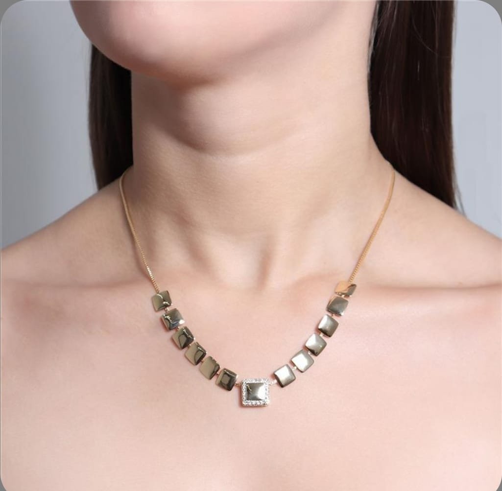 15268594131_Colar20Quadrado20Ouro_2.jpeg